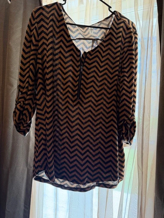 Women’s Chevron Print V-Neck Blouse - Brown/Black - Picture 1 of 1
